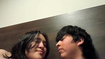 Mi amiga cristiana de 18 años vuelve para tener sexo conmigo todo el dia