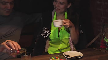 Babe from the bar came to suck dick