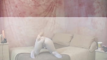 Sarah cutie’s pantyhose shoot turns into bj & mouth full of cum