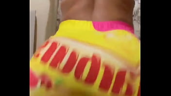 Ebony booty twerking