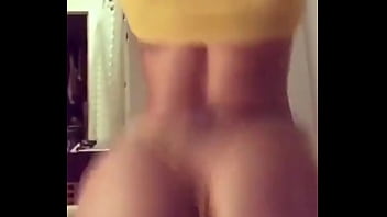 Ebony booty twerking