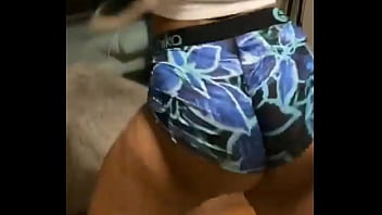 Ebony booty twerking