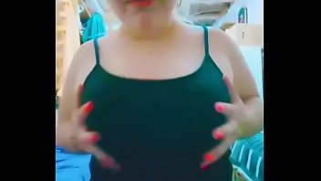 Le encanta tocarse a la putita