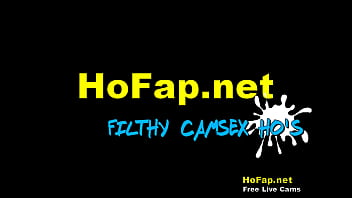 Pierced nipples teen shaking booty on home webcam