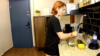 Dando uma rapidinha antes da festa na cozinha Dando uma rapidinha antes da festa na cozinha