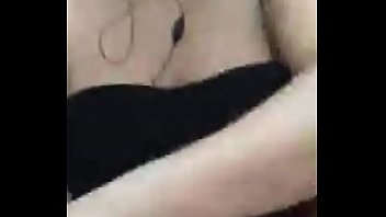 Me enseña su vagina