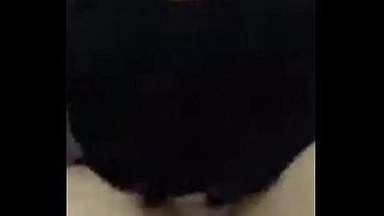 Me enseña su vagina