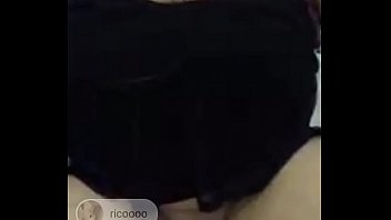 Me enseña su vagina