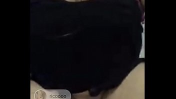 Me enseña su vagina