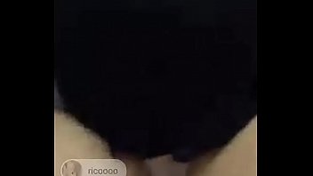 Me enseña su vagina