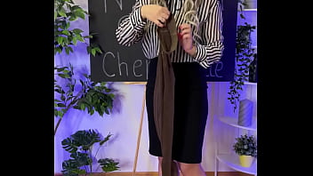 Nylon club sexy mature in sheer brown pantyhose