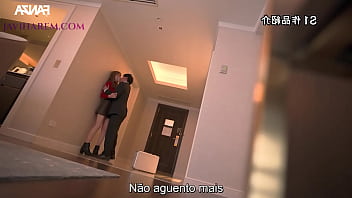 Modelo safada fica com o presidente da empresa com legendas