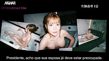 Modelo safada fica com o presidente da empresa com legendas