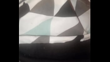 Me encontre a la conejita de pascua masturbandose y me la folle