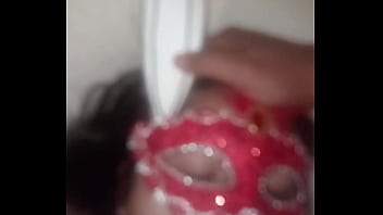 Me encontre a la conejita de pascua masturbandose y me la folle