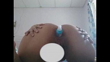 Abriendo el culo para romperselo