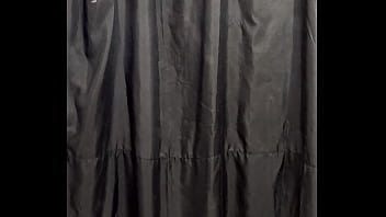 Sapatona com sua pica gigante entra sem pedir em vestuário de uma loja famosa no rio de janeiro e fode muito a cliente até ela gozar na pica dela