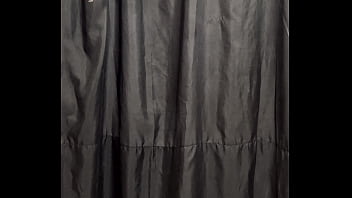 Sapatona com sua pica gigante entra sem pedir em vestuário de uma loja famosa no rio de janeiro e fode muito a cliente até ela gozar na pica dela