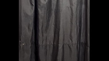 Sapatona com sua pica gigante entra sem pedir em vestuário de uma loja famosa no rio de janeiro e fode muito a cliente até ela gozar na pica dela