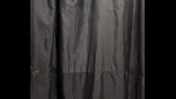 Sapatona com sua pica gigante entra sem pedir em vestuário de uma loja famosa no rio de janeiro e fode muito a cliente até ela gozar na pica dela