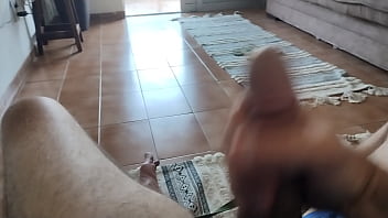 Meu marido brincando com minhas calcinhas e batendo punheta pra mim na hora que sair pra fazer um job com seguidor