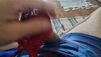 Meu marido brincando com minhas calcinhas e batendo punheta pra mim na hora que sair pra fazer um job com seguidor