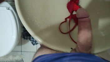 Meu marido brincando com minhas calcinhas e batendo punheta pra mim na hora que sair pra fazer um job com seguidor
