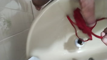 Meu marido brincando com minhas calcinhas e batendo punheta pra mim na hora que sair pra fazer um job com seguidor