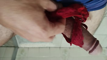 Meu marido brincando com minhas calcinhas e batendo punheta pra mim na hora que sair pra fazer um job com seguidor