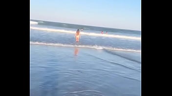 Jovem linda adora mostrar o corpinho perfeito e sexy