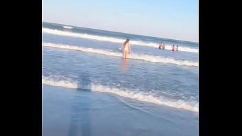 Jovem linda adora mostrar o corpinho perfeito e sexy