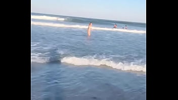 Jovem linda adora mostrar o corpinho perfeito e sexy