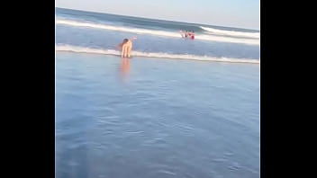 Jovem linda adora mostrar o corpinho perfeito e sexy