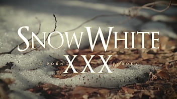 Hazel moore as snow white cums and squirts on the evil queen bianca beauchamp snow white porn cosplay parody