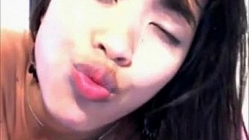 Pretty Cam Girl Using Toys thumbnail