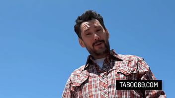 Horny stepdaughter seduce her stepdaddy into fucking her ass