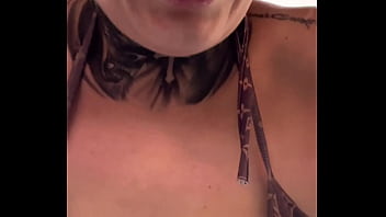 Academia treinando e toda molhadinha pelas pernas escorreu muito