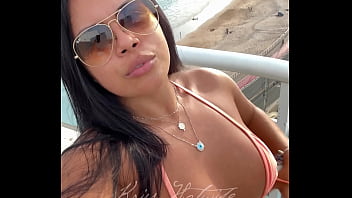 Brazilian married girl dancing funk in bikini