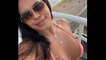 Brazilian married girl dancing funk in bikini