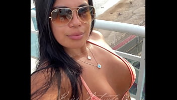 Brazilian married girl dancing funk in bikini