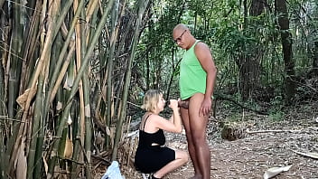 Fucking behind the trees in a public park with a bbc foder atrás das árvores num parque público com uma bbc Fucking behind the trees in a public park with a bbc foder atrás das árvores num parque público com uma bbc