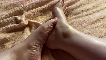Oiled bbw feet soles toes