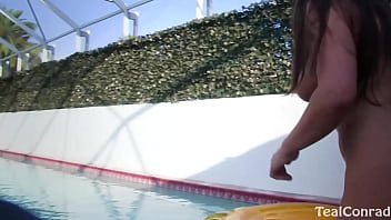 Pool & cunnilingus time vicky vette & teal conrad's cunnilingus show