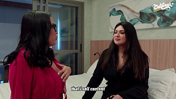 Loira e morena gostosas chupando a buceta da outra