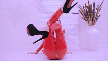 Exclusive show in latex blondie in a latex suit squirts and rides anal on a dildo