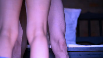 La madrastra y el mejor amigo se rozaron en el pasillo