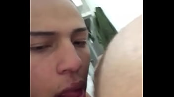 Cunilingua No Rabo Do Amigo thumbnail