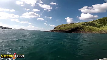 Fazendo sexo na lancha em alto mar