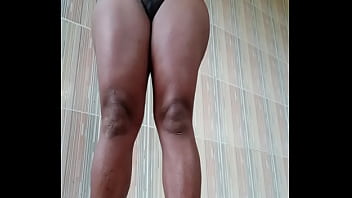 Introducing to the world crazybitch the first ebony female to be an easy squirter