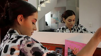 Behind the scenes michelle anderson emily white pissing 203